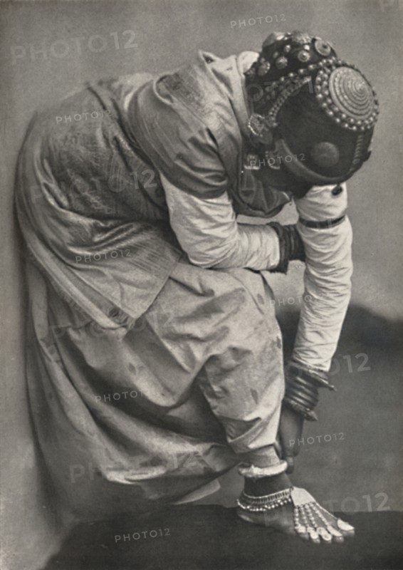 'Tamulin mit Fuss- und Kopfschmuck', 1926. Artist: Unknown.