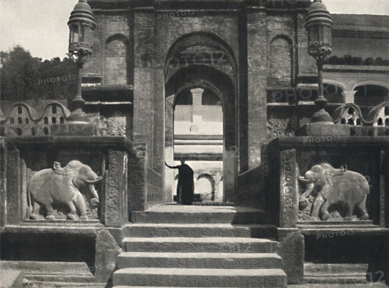 'Kloster im Tempeldes Heiligen Zahnes (Dalada Maligawa Vihara), Kandy', 1926. Artist: Unknown.