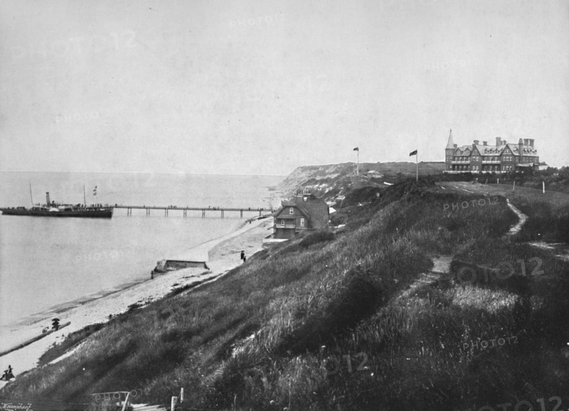 'Totland Bay - An Excursion Steamer at the Pier', 1895. Artist: Unknown.