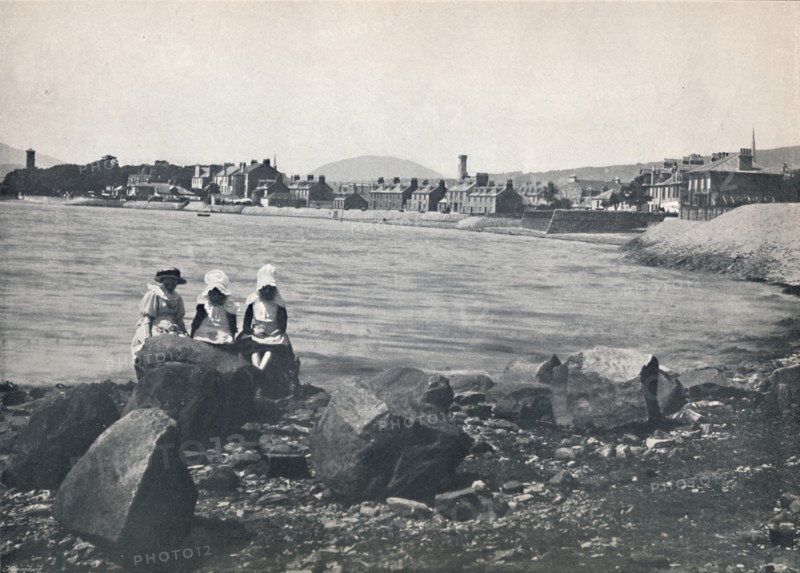 'Helensburgh - East Bay', 1895. Artist: Unknown.
