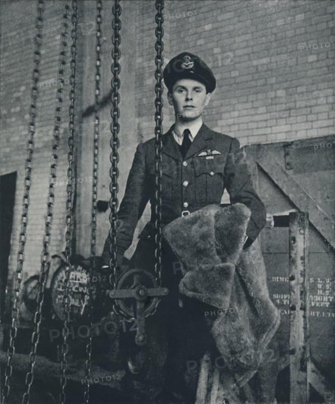 'Bomber Captain', 1941. Artist: Cecil Beaton.