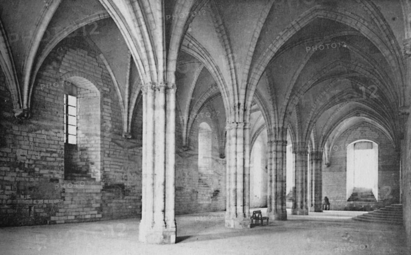 'Avignon - Audience Hall', c1925. Artist: Unknown.