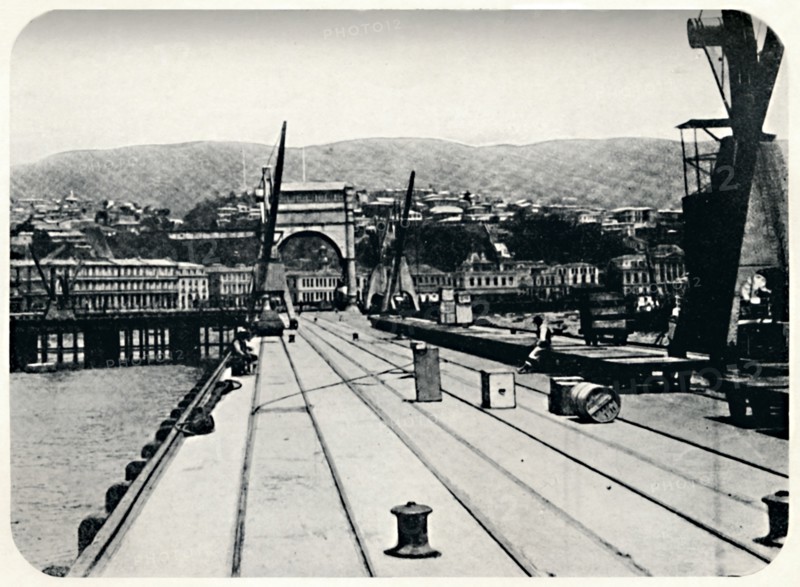 'Customs' Pier, Valparaiso', 1911. Artist: Unknown.