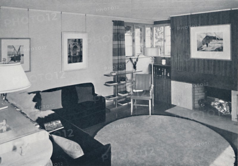'Sewall Smith. Living-room in the architect's own home at Niagara Falls, N.Y., in a turquoise, coral Artist: Unknown.