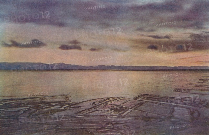 'An April After Glow', 1 April 1911, (1913).   Artist: Herbert Ponting.