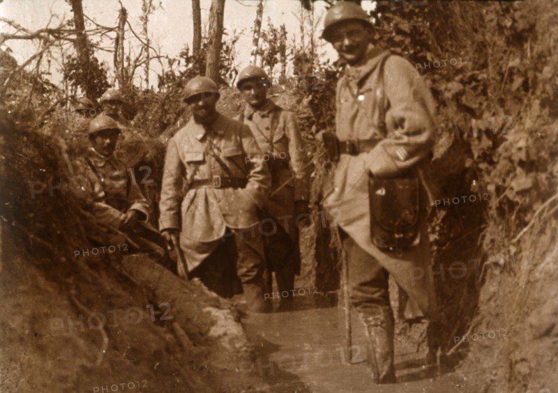 French soldiers in the mud, Chemin des Dames, northern France, c1914-c1918. Artist: Unknown.