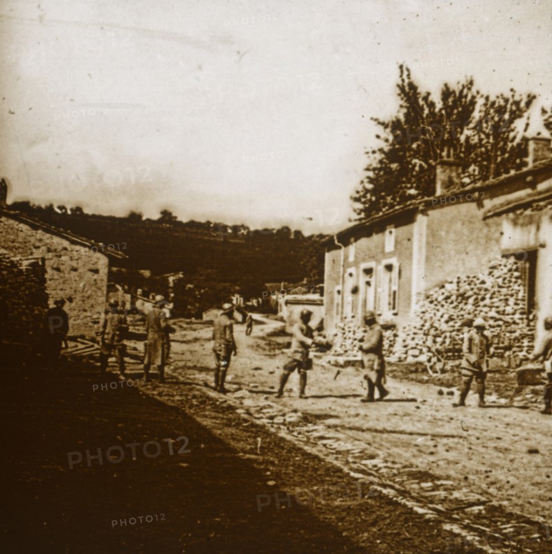 Building defences, c1914-c1918. Artist: Unknown.