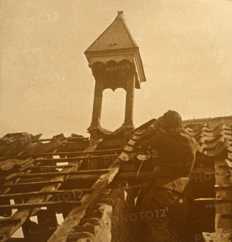 Anti-aircraft firing, front line, c1914-c1918. Artist: Unknown.