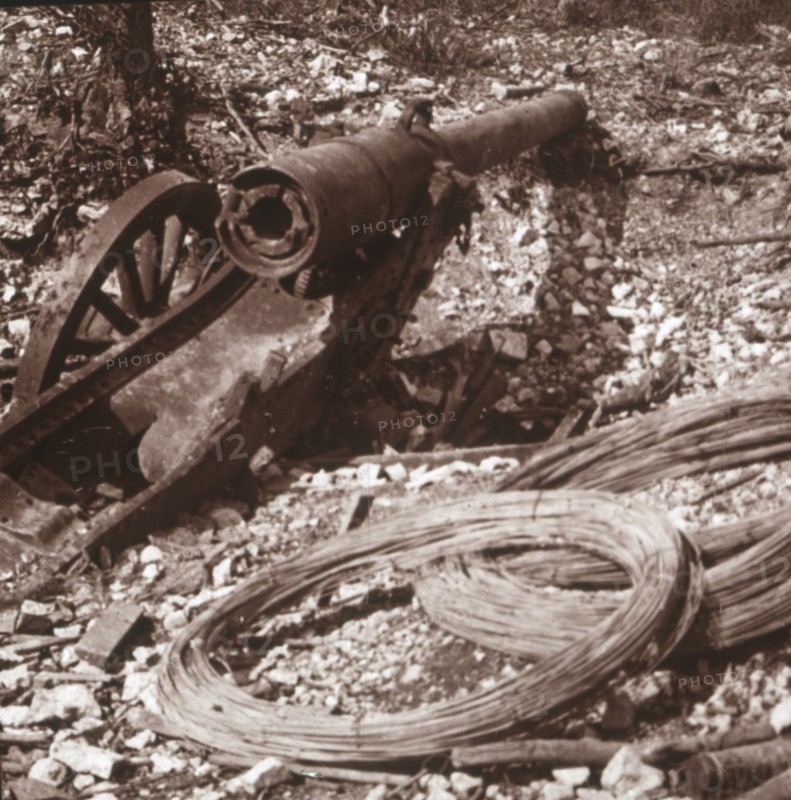 Destroyed 155 gun, c1917-c1918. Artist: Unknown.