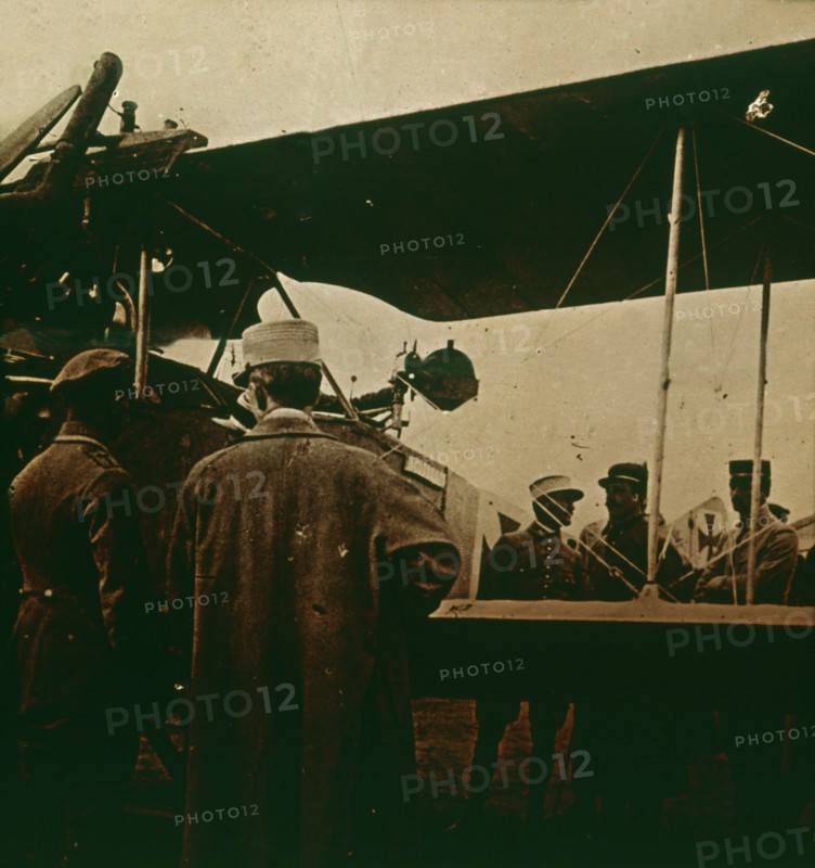 Machine gun mounted on a biplane, exhaust towards the top, c1914-c1918. Artist: Unknown.