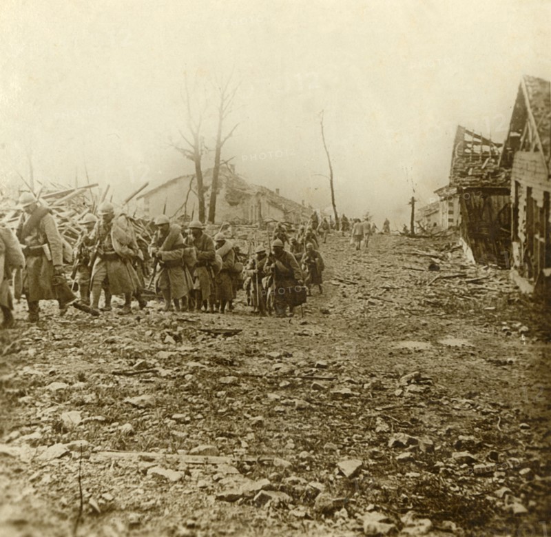 Relief infantry at the attack of Douaumont, northern France, 1916. Artist: Unknown.