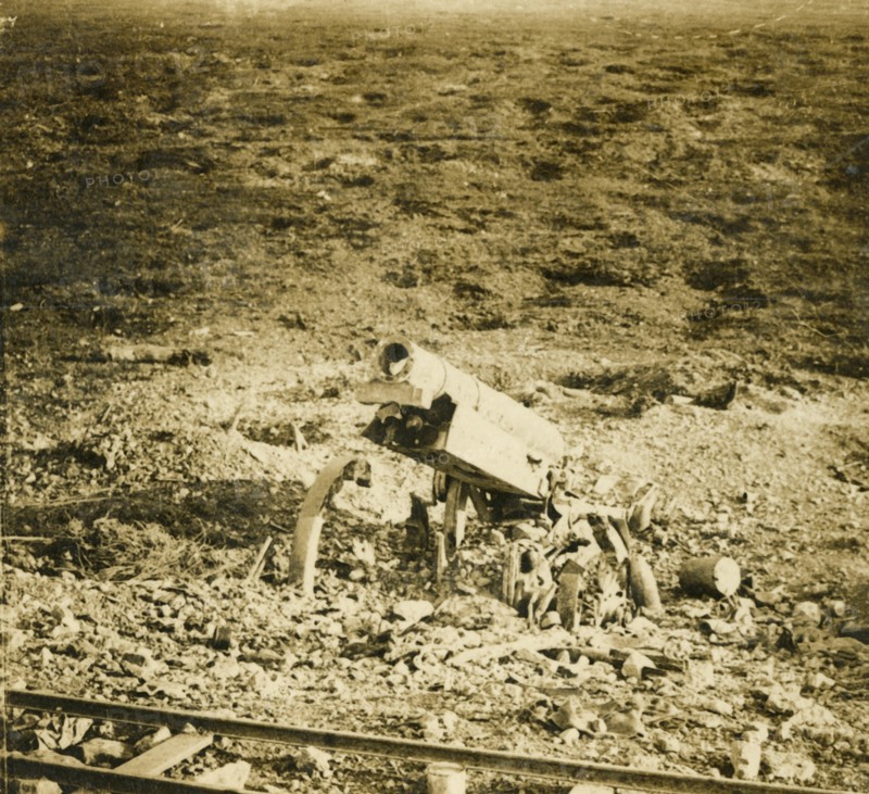 Abandoned 155 gun, c1914-c1918. Artist: Unknown.