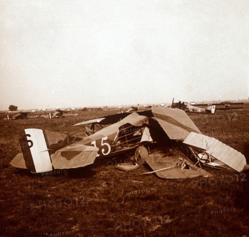 Crashed plane, c1914-c1918. Artist: Unknown.