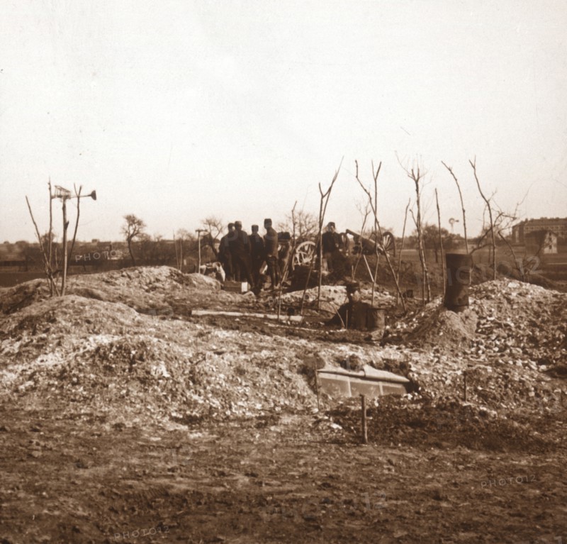 Hidden battery, c1914-c1918. Artist: Unknown.