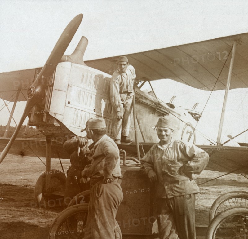 Refuelling biplane, c1914-c1918. Artist: Unknown.