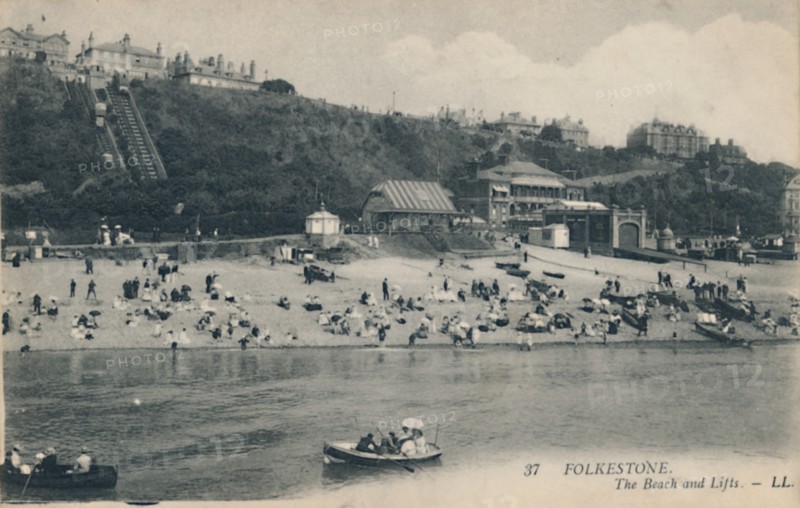'Folkestone. The Beach and Lifts', late 19th-early 20th century. Artist: Unknown.