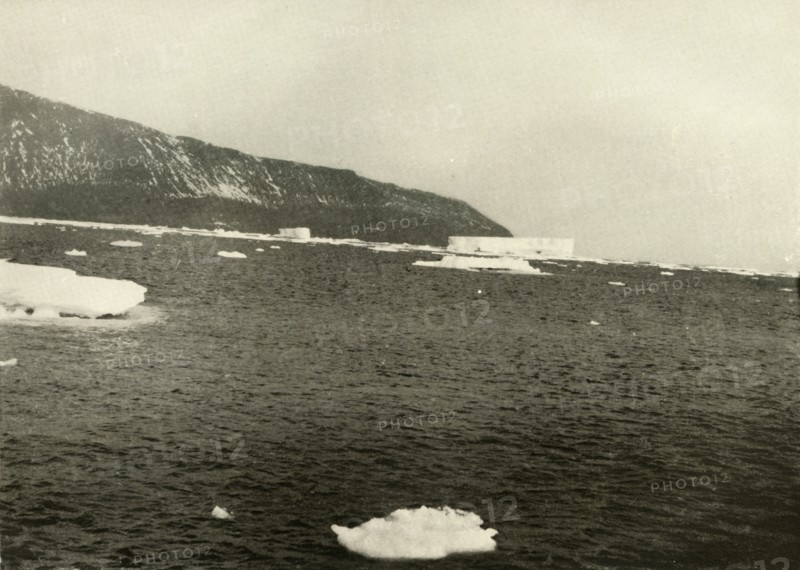'Floating Ice off Cape Adare', c1908, (1909).  Artist: Unknown.