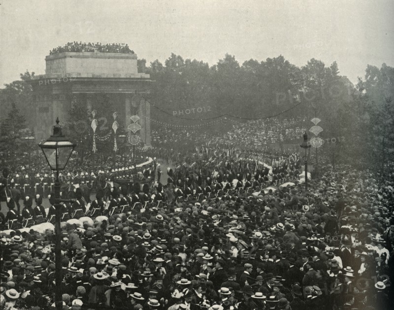 'Arrival of the Canadian Premier (The Hon. Wilfrid Laurier) at Hyde Park Corner', 1897.  Artist: E&S Woodbury.