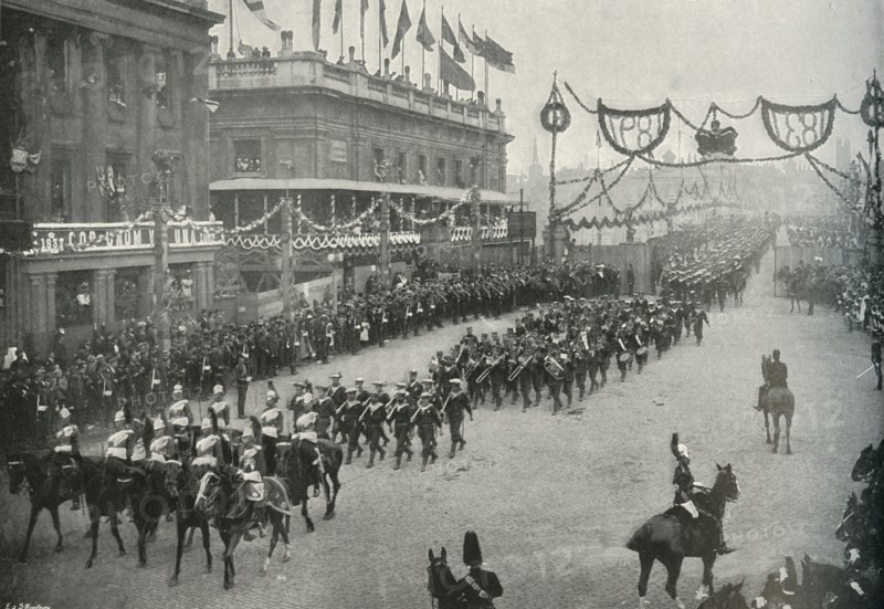 'The Naval Contingent Crossing London Bridge into Southwark', London, 1897.  Artist: E&S Woodbury.