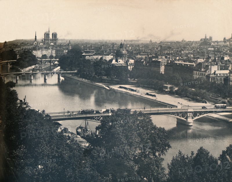 'Paris. - Panorama Vers Notre-Dame. - LL, c1910. Creator: Unknown.