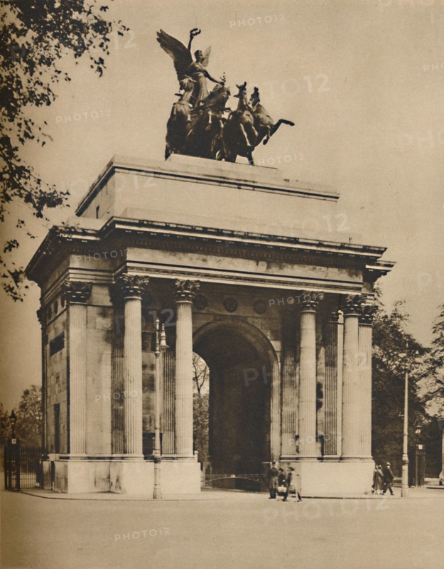 'Triumphal Arch Moved from Hyde Park to Constitution Hill', c1935. Creator: Unknown.