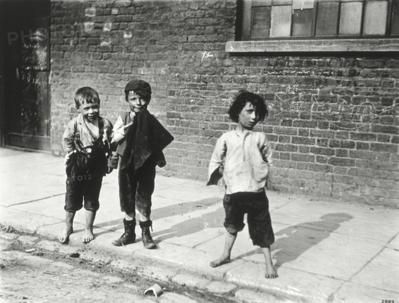 Street urchins in Lambeth, London, 19th century. Artist: Unknown