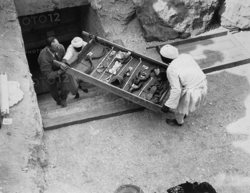 Removing a tray of chariot parts from the Tomb of Tutankhamun, Valley of the Kings, Egypt, 1922. Artist: Harry Burton