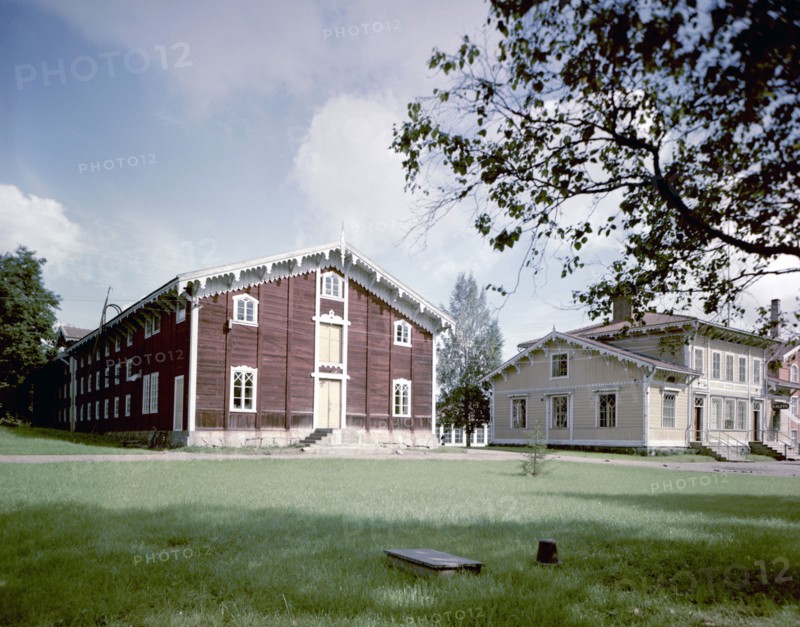 Arabia Notsjö glassworks, Finland, 1960s. Artist: Göran Algård