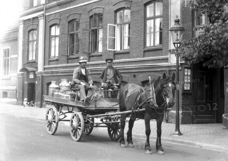 Transporting milk by horse and cart, Landskrona, Sweden, 1915. Artist: Unknown