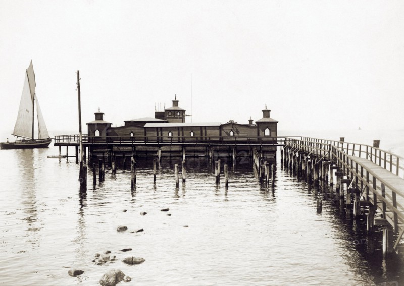 Baths in Öresund, Landskrona, Sweden, 1900. Artist: Unknown