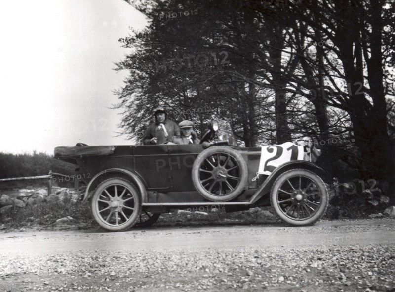 Thulin Type A 25 cabriolet, manufactured at the Thulin factory, Landskrona, Sweden, 1920. Artist: Unknown