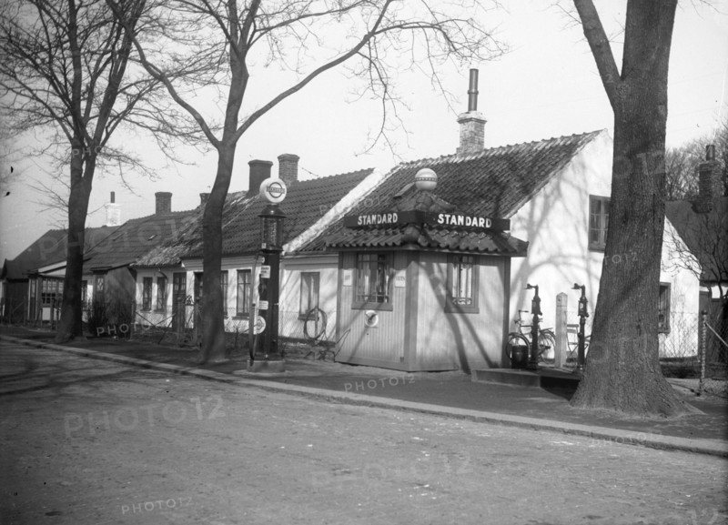 Standard petrol pump, Landskrona, Sweden, 1932. Artist: Unknown