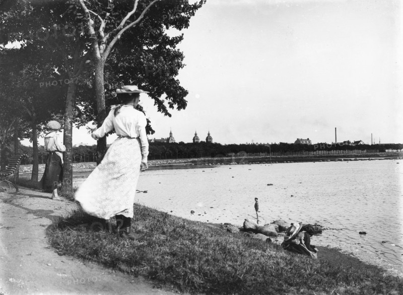 Two young girls having a walk along the sound, Landskrona, Sweden, 1910. Artist: Unknown