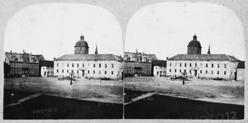 Stereoscopic image of the market square, Malmö, Sweden, 1865. Artist: Unknown