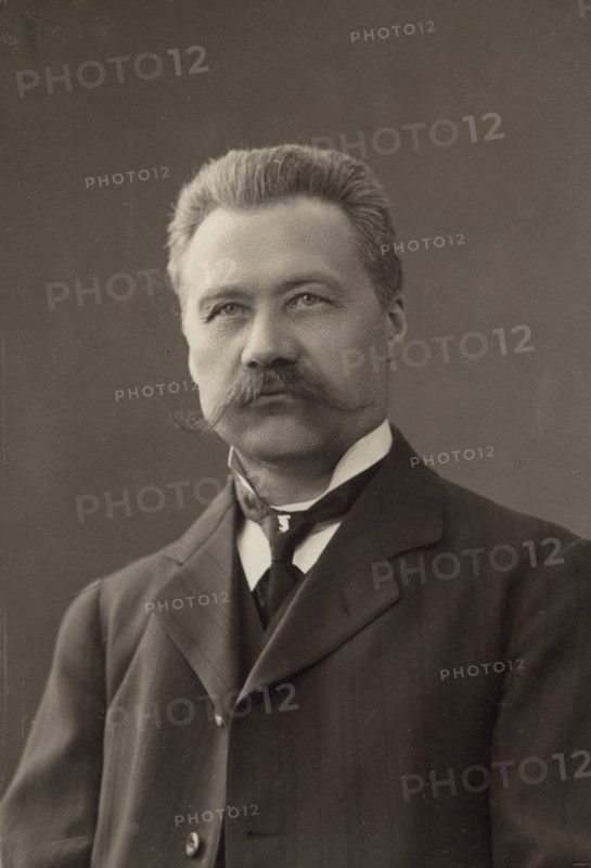 Studio portrait of a man, c1900. Artist: Unknown