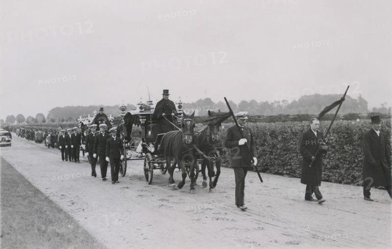 Funeral of Captain Liljeberg and Nils Uttergård, Sweden, 1932. Artist: Otto Ohm