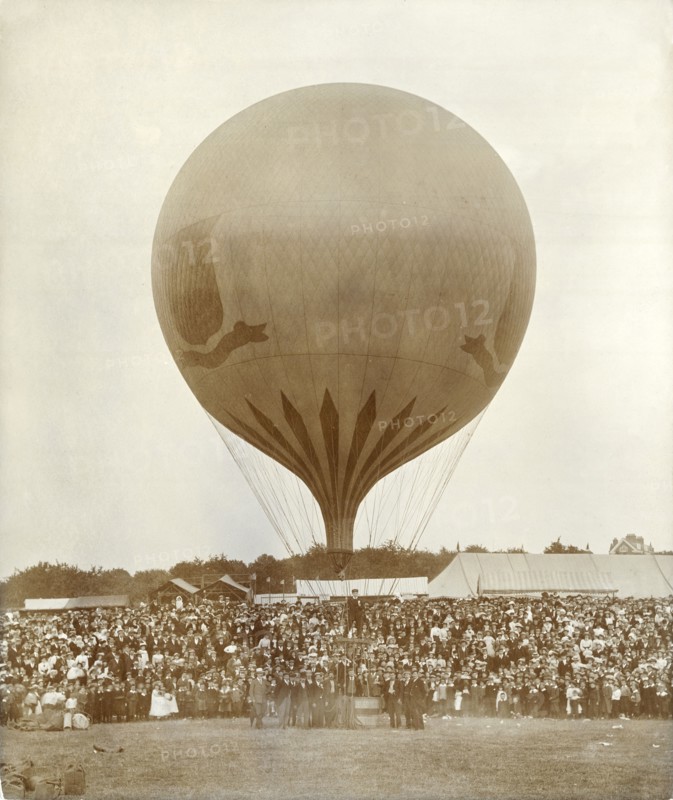 Balloon Ascent, Pimlico Recreation Ground, Ilkeston, Derbyshire, c1907 Artist: Unknown