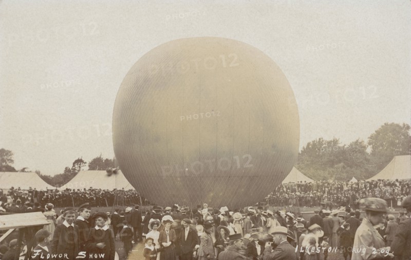 Hot air balloon at Ilkeston Flower Show, Derbyshire, 2nd August 1909. Artist: EB Turner