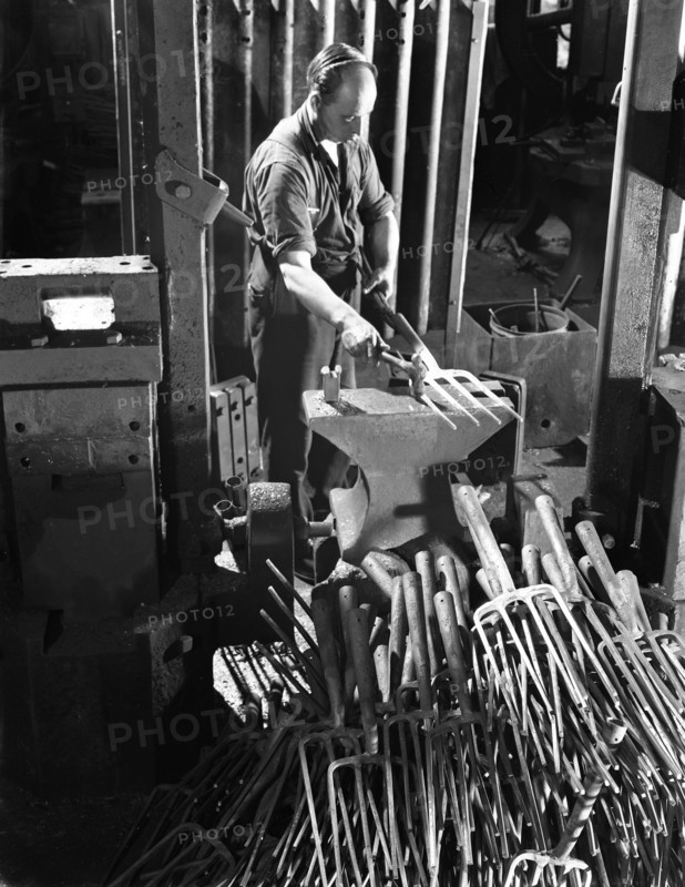 Beating hot garden forks, Ward & Payne Ltd, Sheffield, South Yorkshire, 1965. Artist: Michael Walters