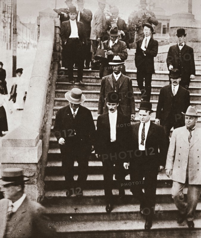 The McNamaras on their way back to jail having changed their pleas to guilty, 1911. Artist: Unknown