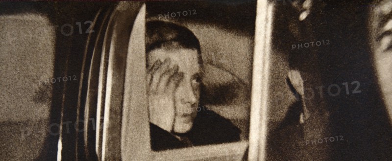Edward VIII leaving Windsor Castle, after his abdication speech, 11 December, 1936. Artist: Unknown