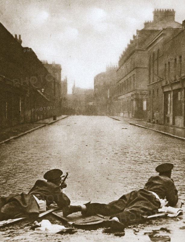 Scots Guards keeping guard on Sydney Street, London, 1911. Artist: Unknown