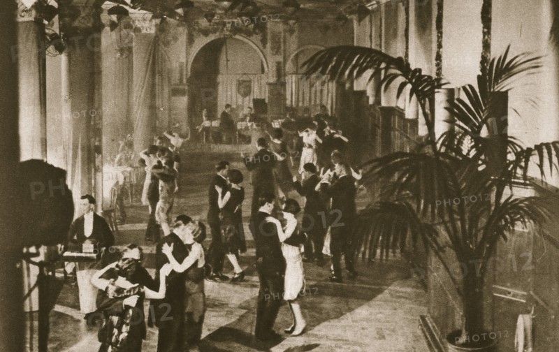 Members on the dance floor at Murray's Club, Soho, London, c1920s(?). Artist: Unknown