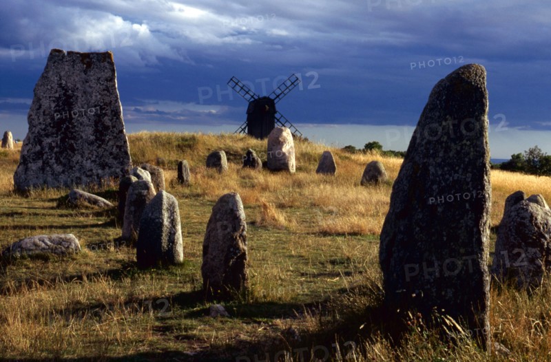 The grave field at Gettlinge, Öland, Sweden. Artist: Christer Johansson