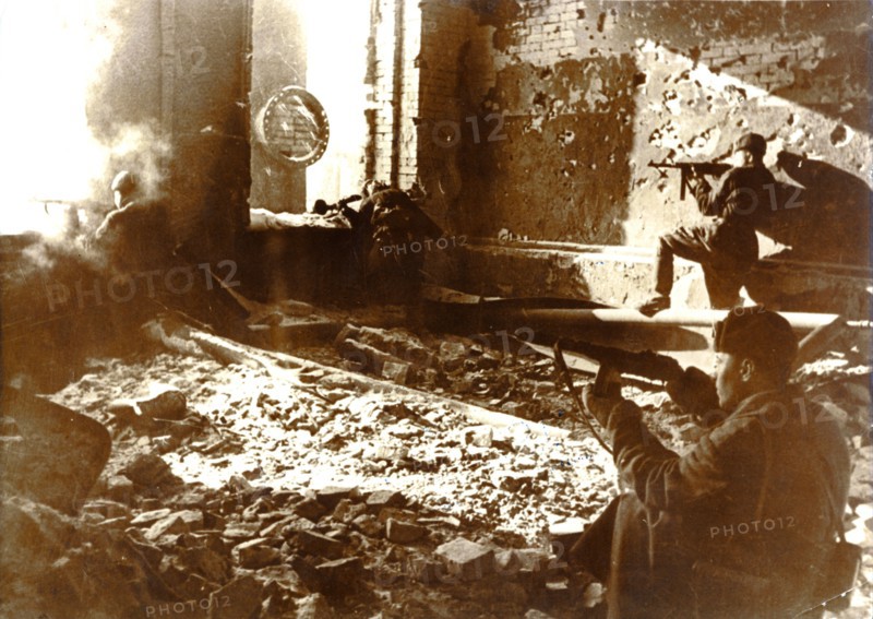 House to house fighting in Stalingrad, 1942. Artist: Unknown