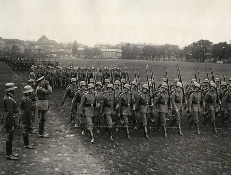 Reichswehr parade for President Hindenburg's birthday, October 2 1933. Artist: Unknown.
