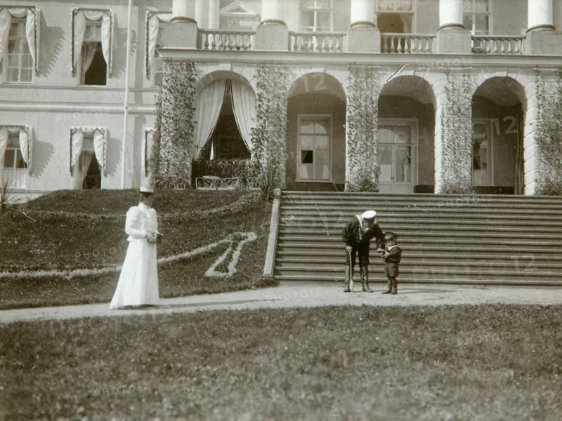 Tsarina Alexandra Fyodorovna with Tsarevich Alexei of Russia, c1907-c1910.  Artist: K von Hahn