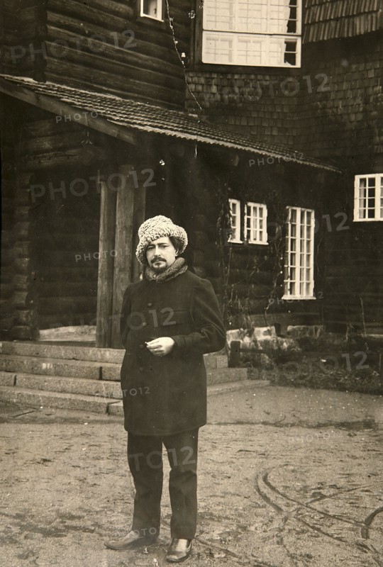 Russian author Leonid Andreyev at his house in Vammelsuu (Serovo), early 20th century. Artist: Karl Karlovich Bulla