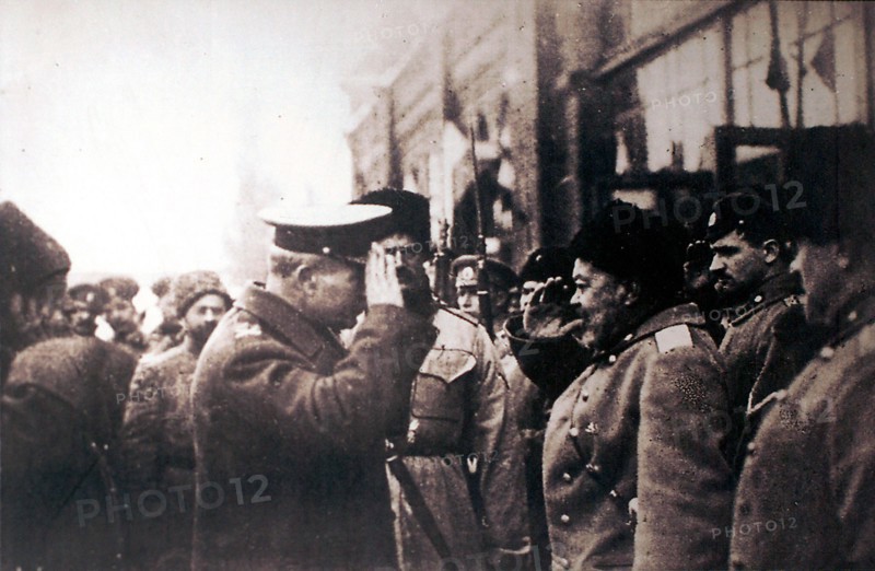White Russian General Anton Denikin mees British Major-General Frederick Poole, Russia, 1918. Artist: Anon