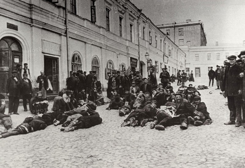 Moscow homeless shelter dwellers, Russia, c1904. Artist: Unknown